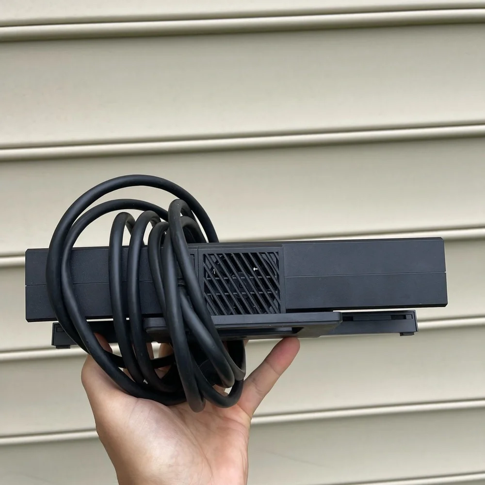 XBOX ONE CAMERA KINECT. CONDITION IS USED. COMES WITHOUT BOX.